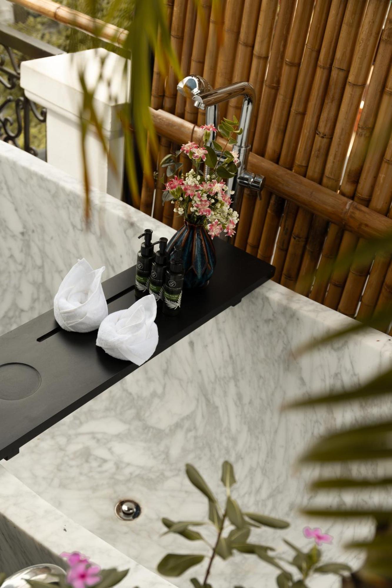 Hanoi Graceful Hotel And Travel Esterno foto